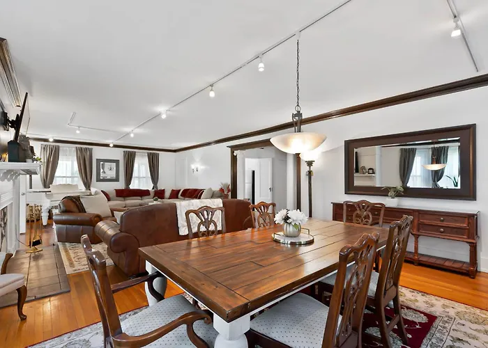 - King Bed - Massive Yard - Fully Equipped Geneva