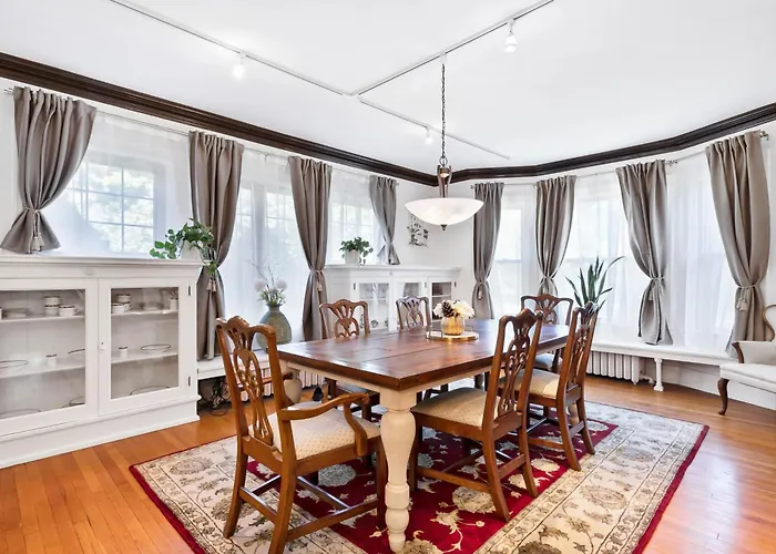 - King Bed - Massive Yard - Fully Equipped Geneva