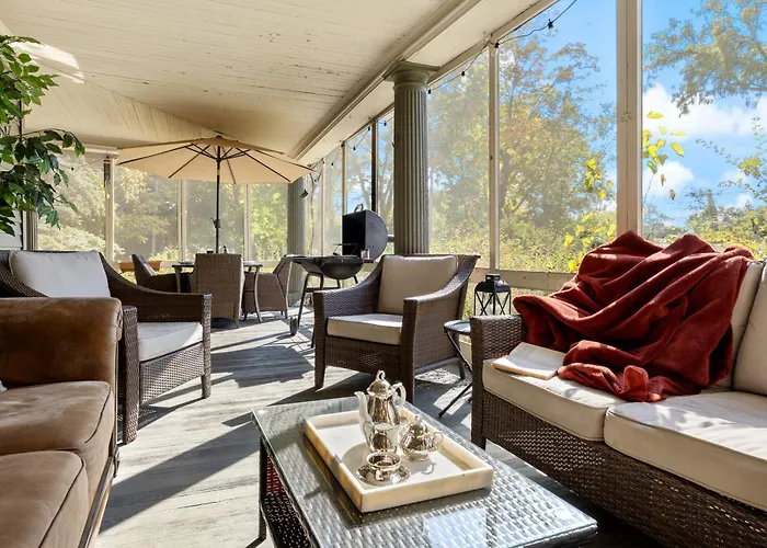 - King Bed - Massive Yard - Fully Equipped Geneva