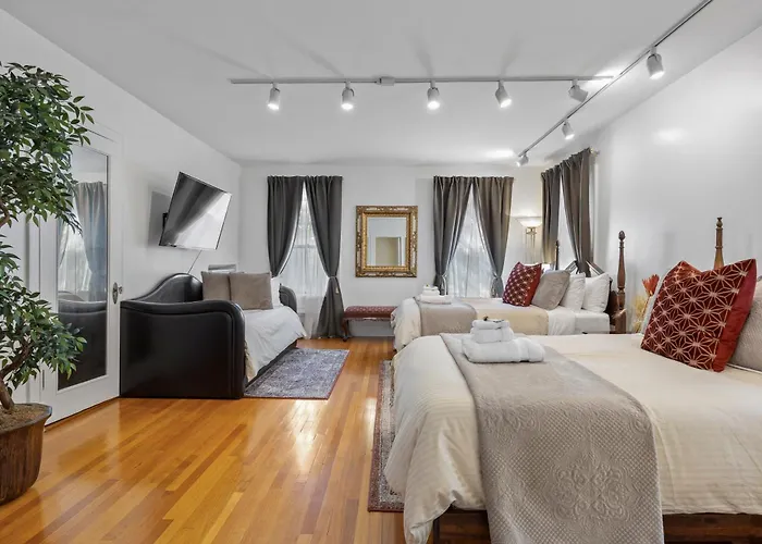 Apartment - King Bed - Massive Yard - Fully Equipped