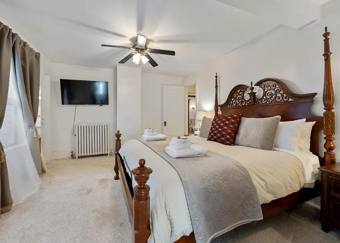 - King Bed - Massive Yard - Fully Equipped * Geneva