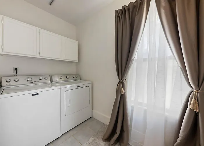 - King Bed - Massive Yard - Fully Equipped * Geneva
